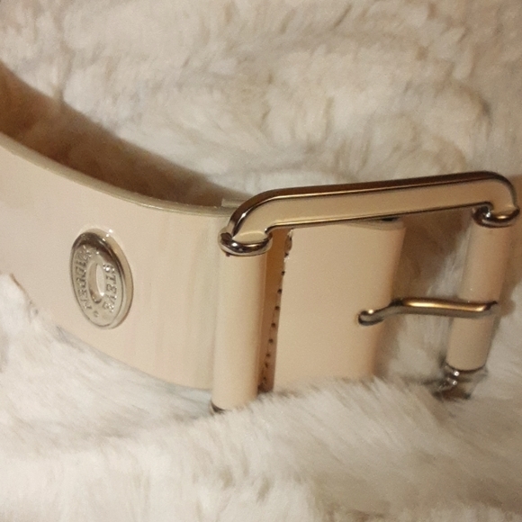 BWWOT* (w/FREE Belt in Nude) Madeline Nude Platform Pumps. Sz 9. Velcro Closure - Picture 15 of 16